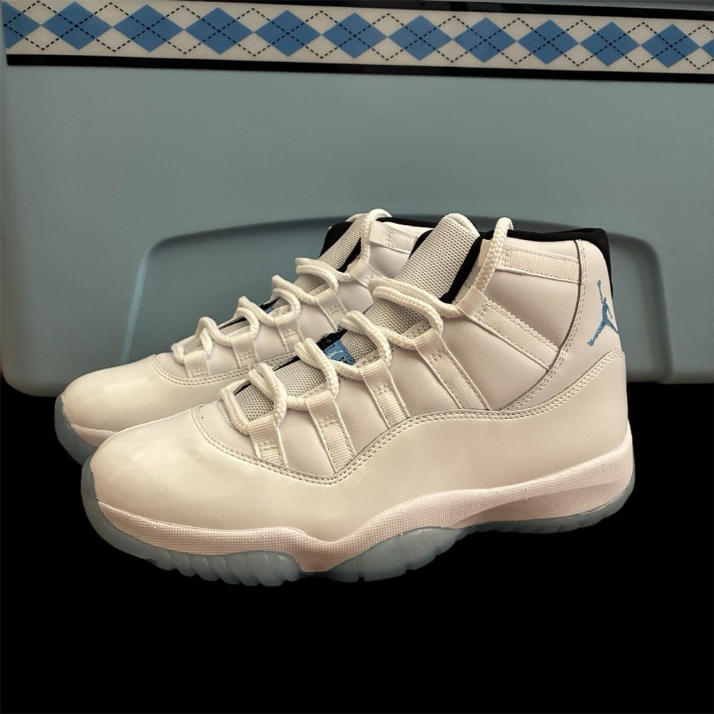 Air Jordan 11 Retro Legend Blue (2024)